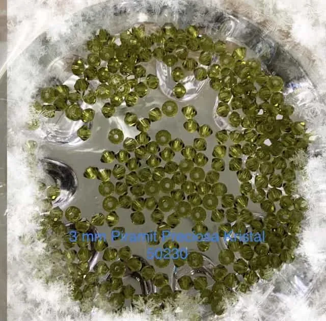 Preciosa Crystal Beads 3mm 50230 Olivine 110 Pcs Pyramid 2