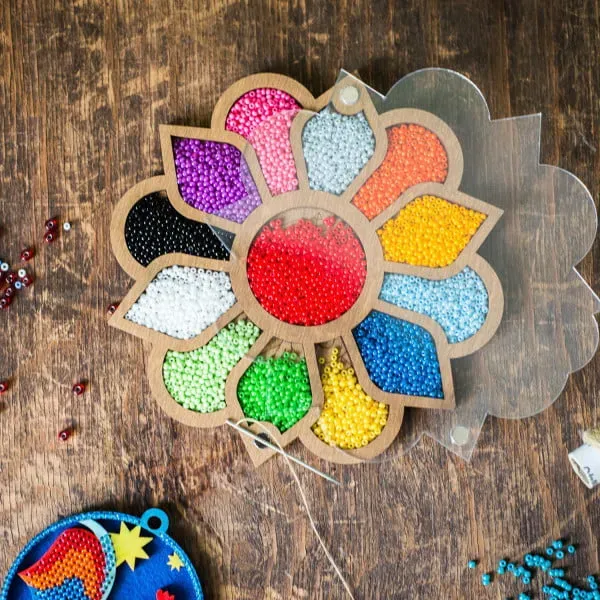 Lonjew Bead Container Wood Flower with Needle Magnet 2