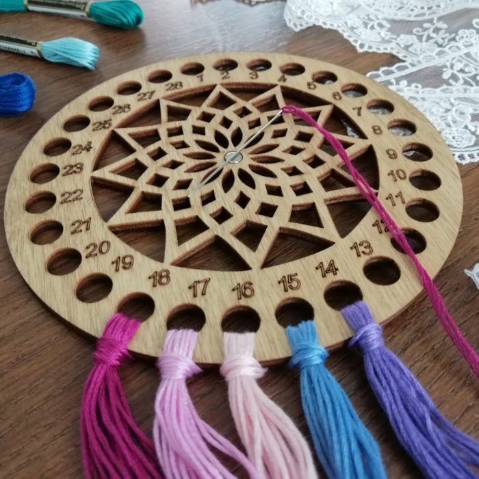 Wooden Art Round Thread Sorter with Small Needle Holder Magnet - Design3