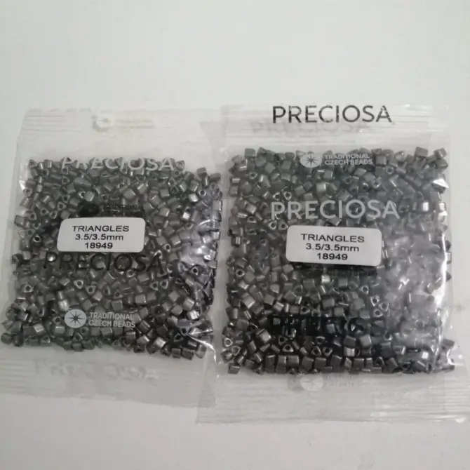 Preciosa Triangle Beads 18949 3.5x3.5mm 3.5 oz - Image 3