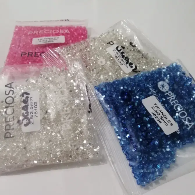 Preciosa Triangle Beads 08398 2.5x2.5mm 3.5 oz - Image 5