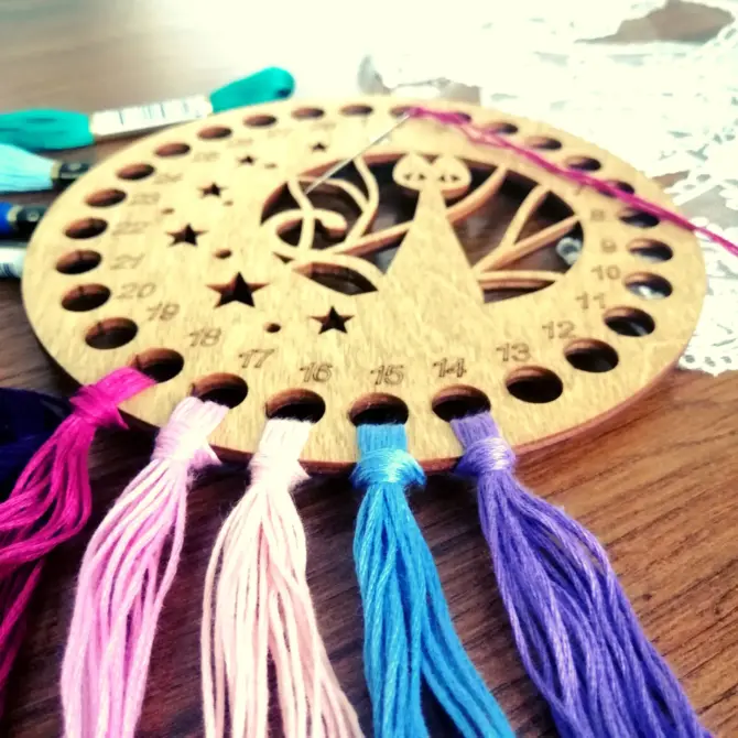 Wooden Embroidery Cross Stitch Organizer with Small Needle Holder Magnet - Design14 - Image 7