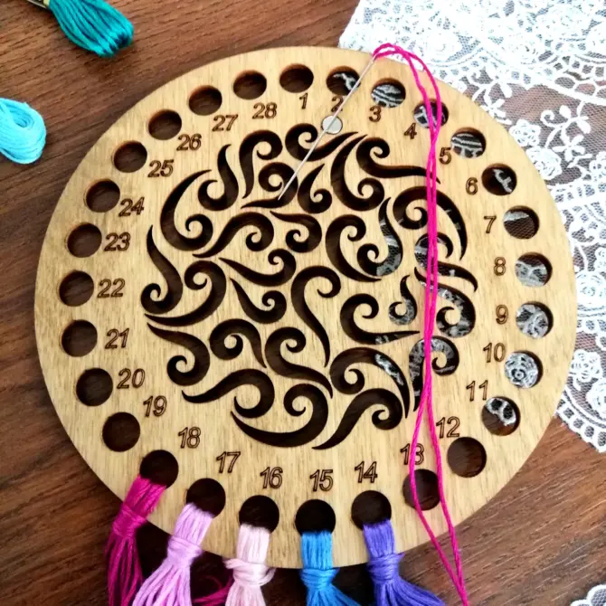 Round Thread Sorter Embroidery Wooden Art Tool with Small Needle Holder Magnet - Design4 - Image 2