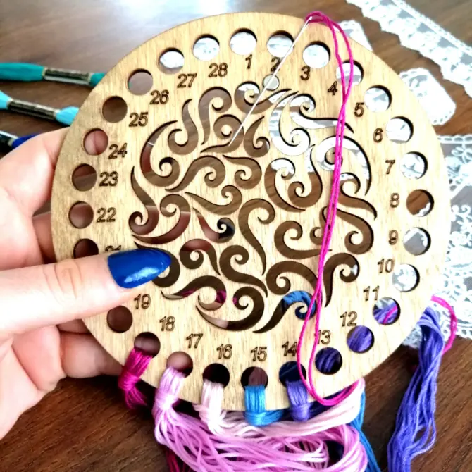 Round Thread Sorter Embroidery Wooden Art Tool with Small Needle Holder Magnet - Design4 - Image 3