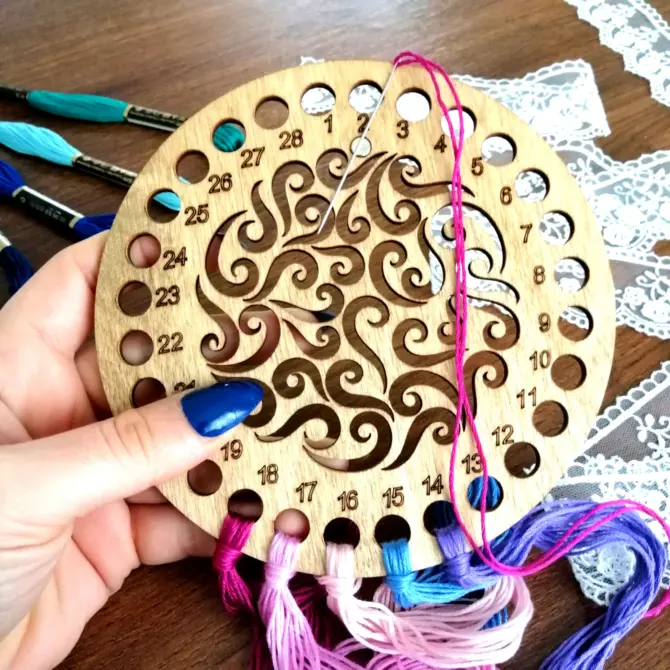 Round Thread Sorter Embroidery Wooden Art Tool with Small Needle Holder Magnet - Design4 - Image 4
