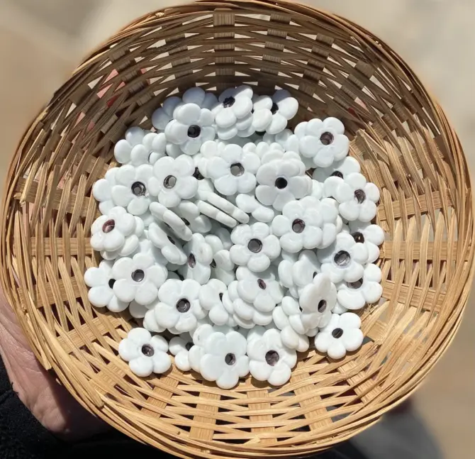 Lonjew Handmade Flower Beads White HM1157 10Pcs 20mm